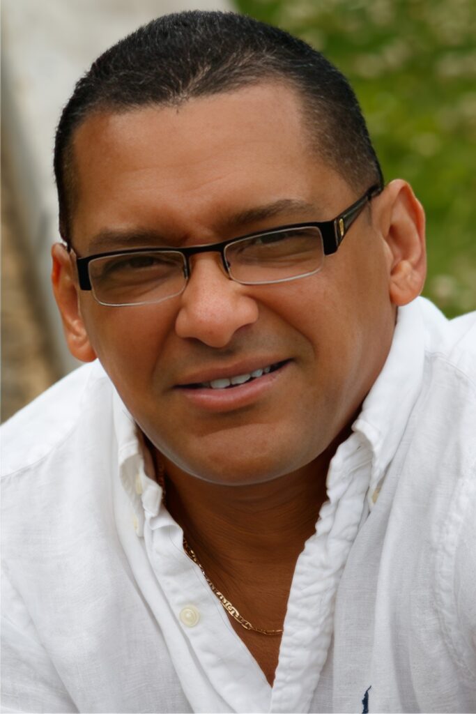 Escritor y cineasta Jorge Enrrique González.