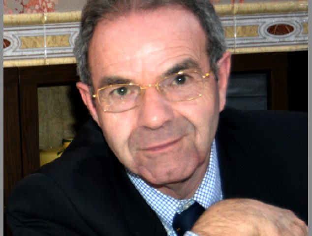 Poeta español Manuel Ruiz Amezcua.