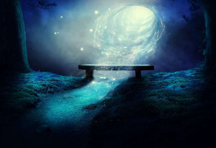 Banco y agujero en el aire. Surrealismo.