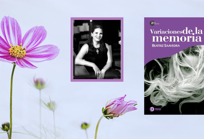 La poeta mexicana Beatriz Saavedra y la cubierta de su libro "Variaciones de la memoria" (Ediciones Deslinde, Madrid, 2022) con fondo de flores sencillas de color violeta.